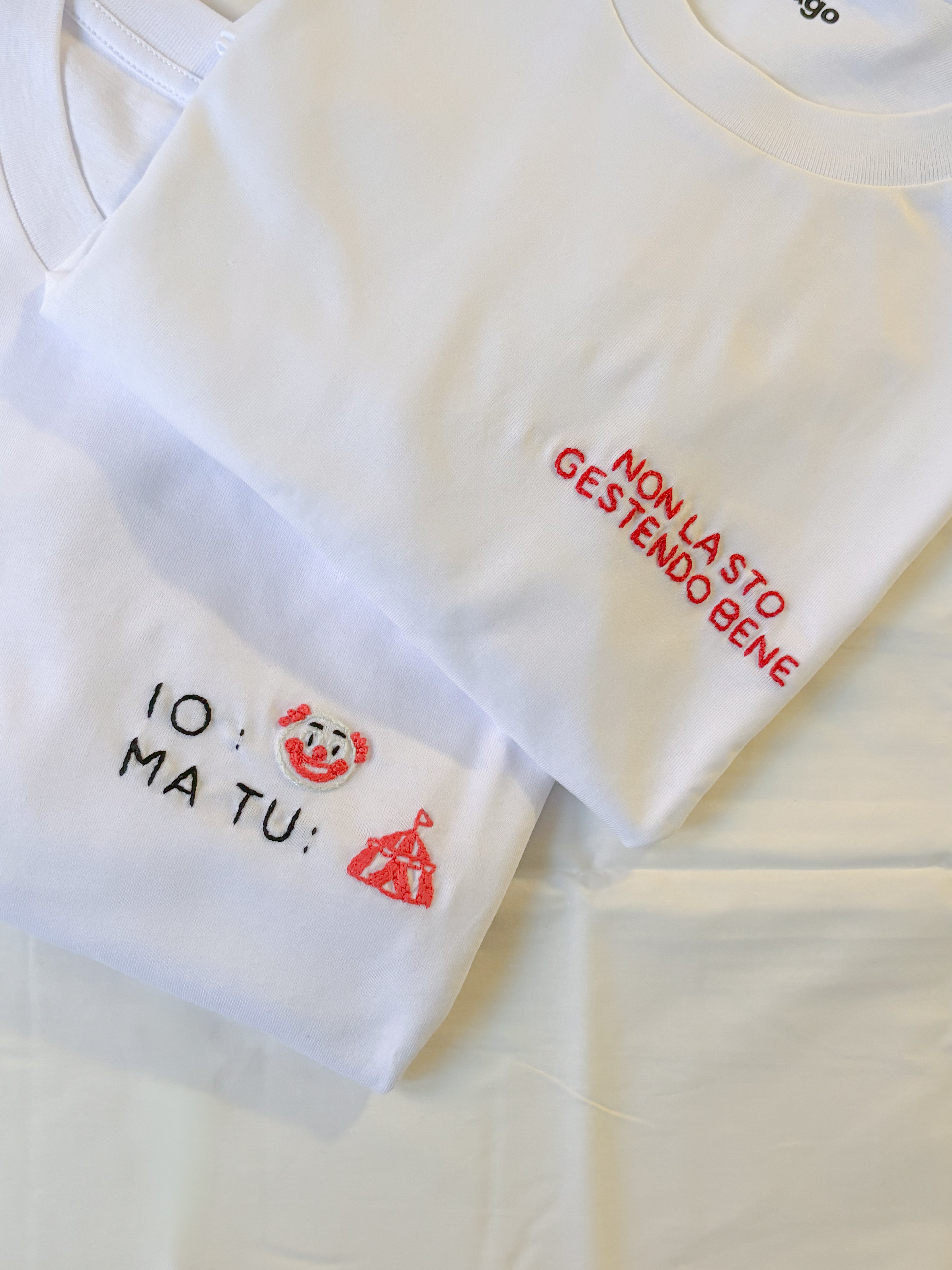 Collezione Iconiche Filovago - Magliette ricamate a mano con frasi divertenti